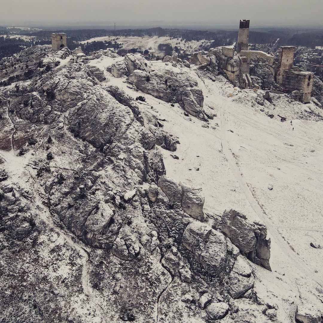 Замок Ольштын, пещеры и карьер в Кельниках